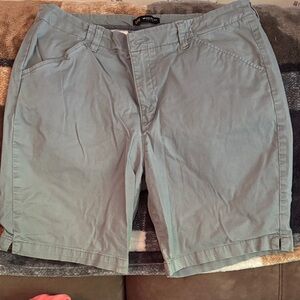 Lee Women's Gray Bermudas